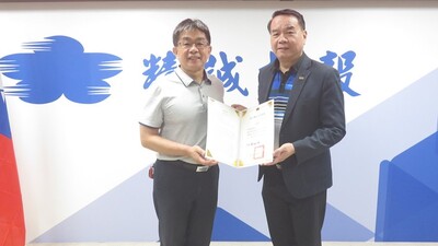 114學年度第2學期資訊中心代理中心主任聘書致頒圖片